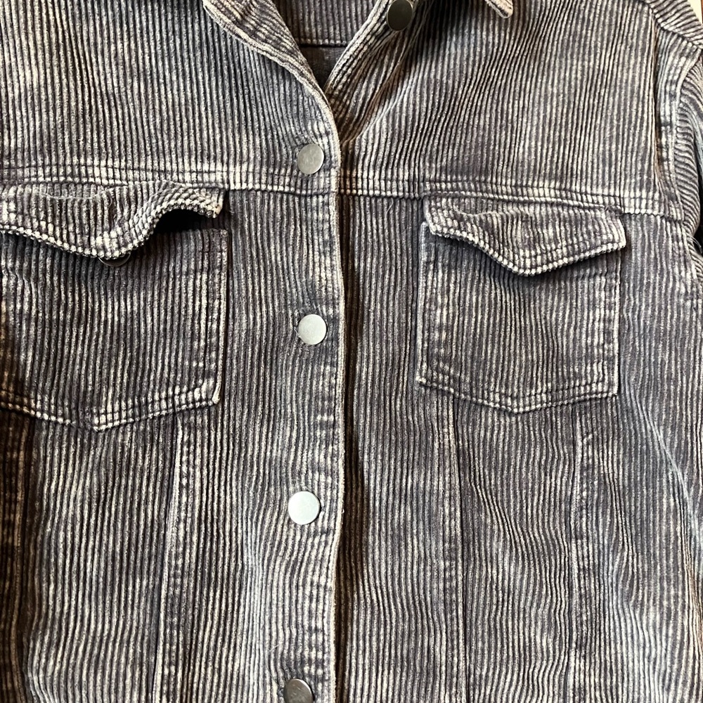 Cute Jacket! Can be worn buttoned or open! - Picture 3 of 9